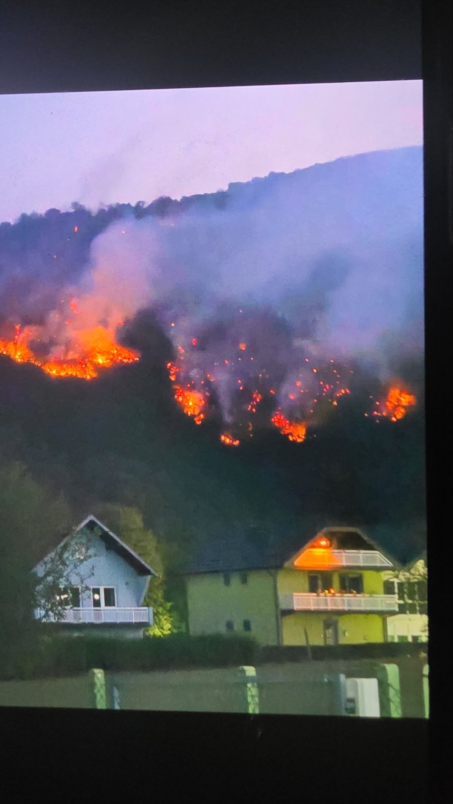 Helikopteri Oružanih snaga BiH gase požare u Kalesiji, Drvaru, Bihaću i Prozoru