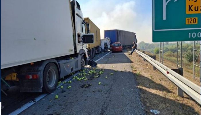 Lančani sudar kod Kuzmina, učestvovalo 10 VOZILA (FOTO)