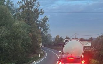 Autobus sletio s ceste kod Tuzle, više osoba povrijeđeno, saobraćaj obustavljen u potpunosti