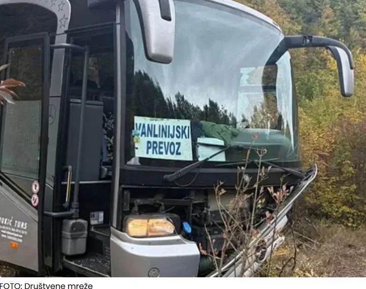 Autobus sa fudbalerima sletio sa ceste putujući u Podrinje na gostovanje (FOTO)