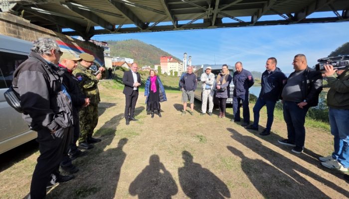 Gradonačelnik i ambasadorka Češke obišli akciju pretrage korita Drine