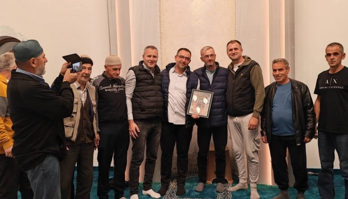 Posebno iznenađenje za imama i muteveliju džemata Glumine: Džematlije im poklonili odlazak na Umru