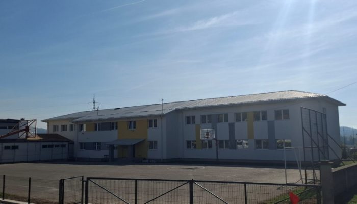 Završeno ograđivanje školskog dvorišta u Roćeviću