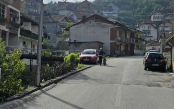 Počelo struganje i nivelisanje kolovoza u zvorničkom naselju Srpska Varoš